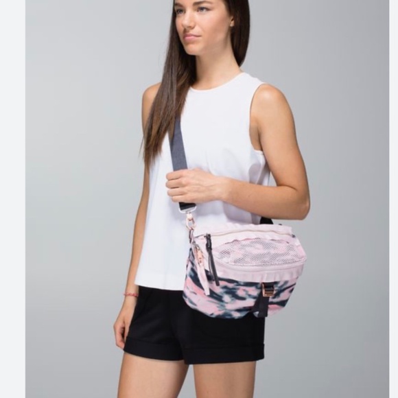 Lululemon Wamo Camo Go Lightly Bag - Picture 1 of 16